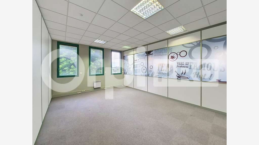 bureaux 290m² divisibles à louer à Crouy 02
