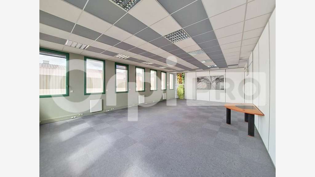 bureaux 290m² divisibles à louer à Crouy 02