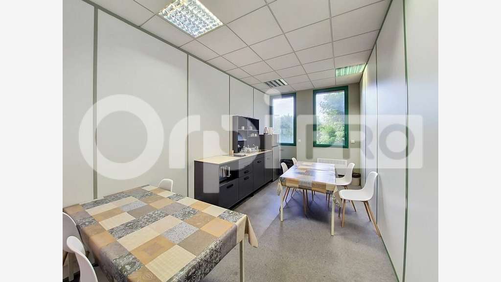bureaux 290m² divisibles à louer à Crouy 02
