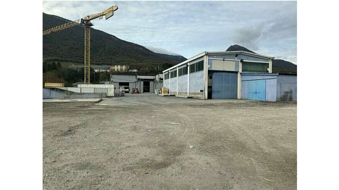 Local d'activités 580m² à louer en ZA à Cruet (73)