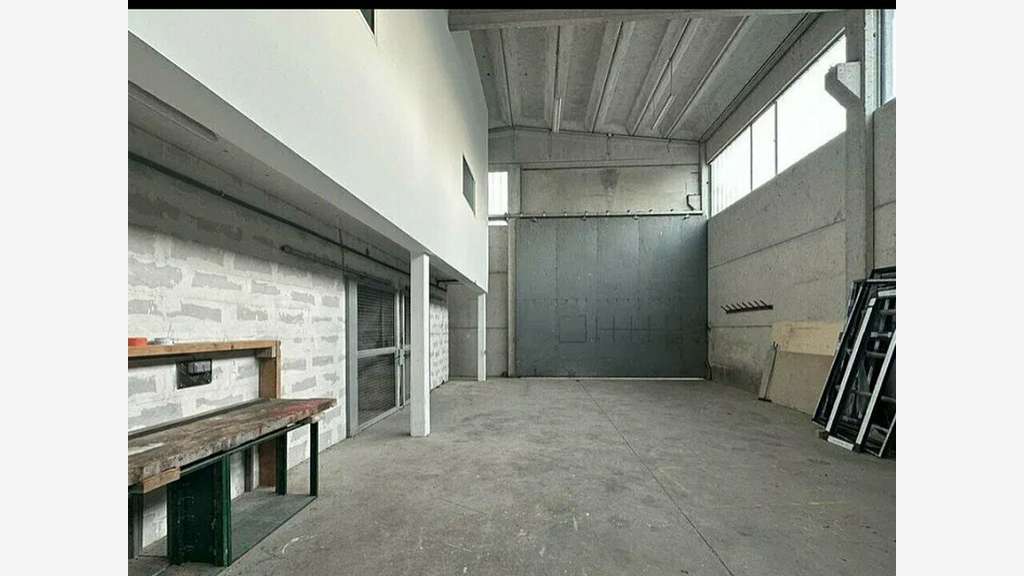 Local d'activités 580m² à louer en ZA à Cruet (73)