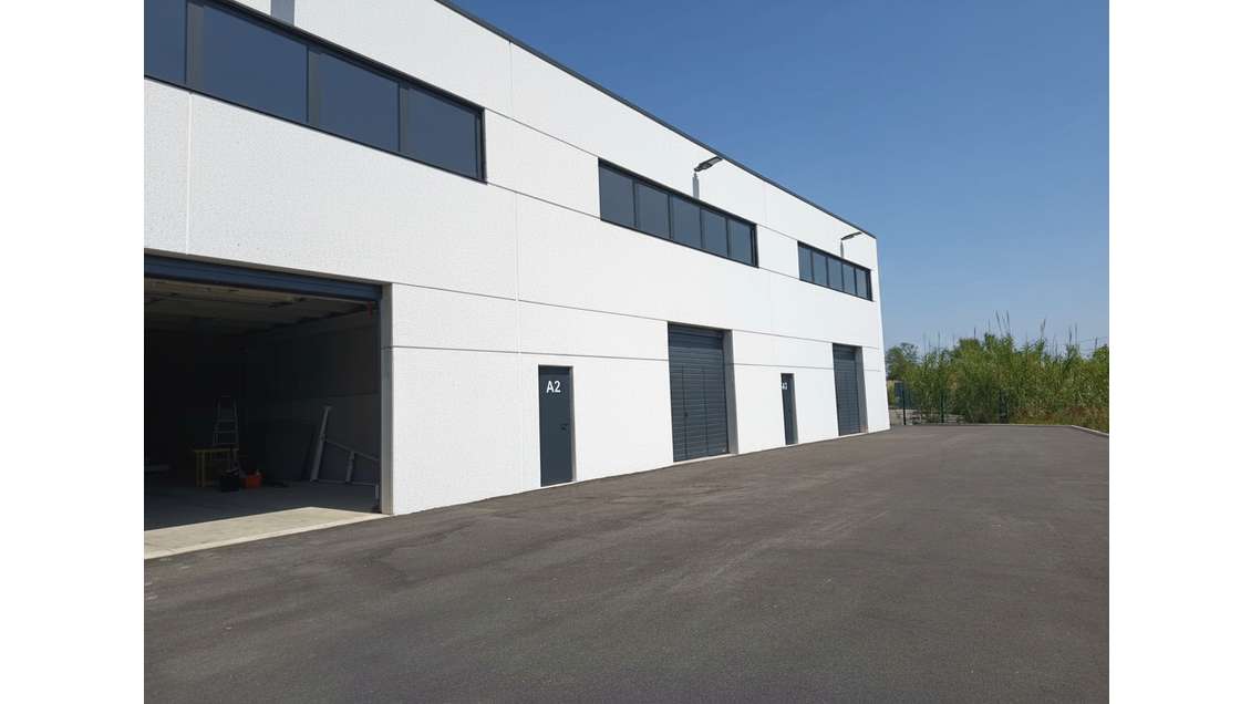 ENTREPOT 281 M²
