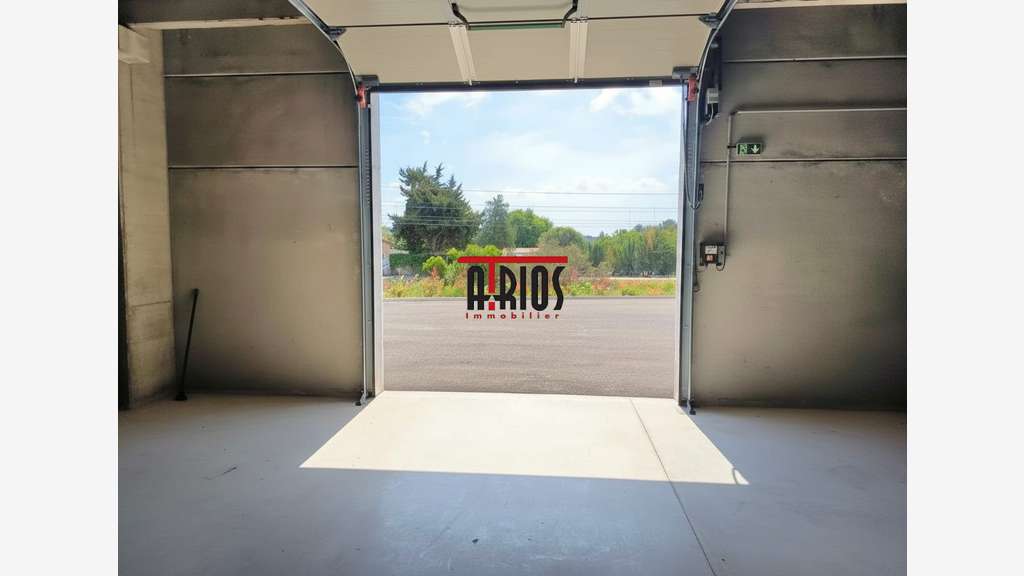 ENTREPOT 281 M²