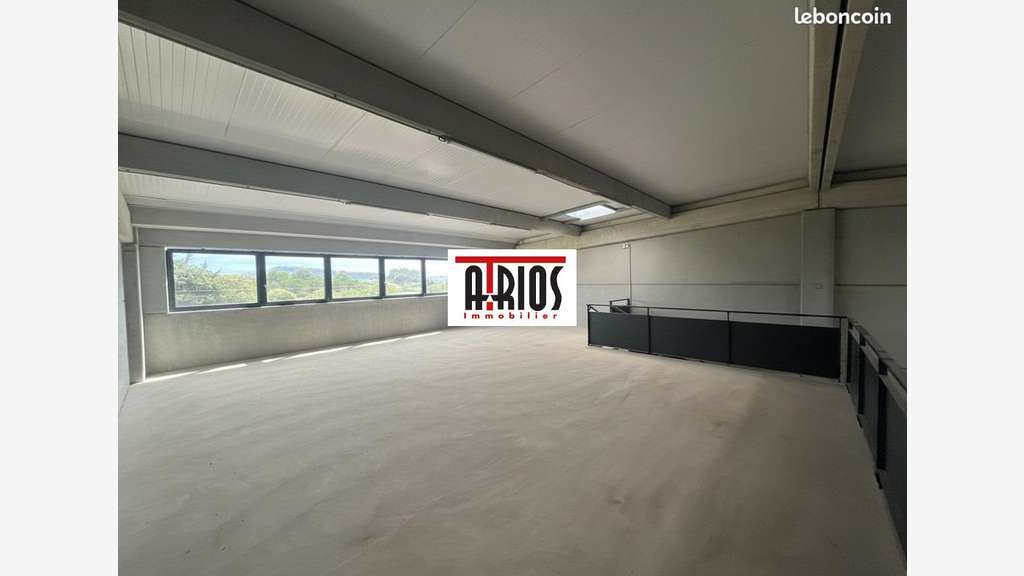 A louer entrepôt 281m² zone des Bousquets Cuers