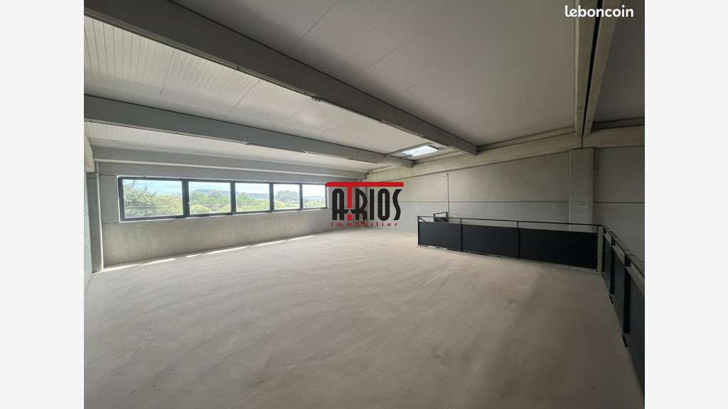ENTREPOT 281 M²