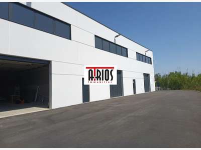 A louer entrepôt 281m² zone des Bousquets Cuers
