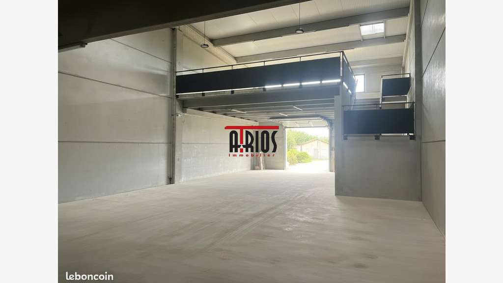 ENTREPOT 281 M²