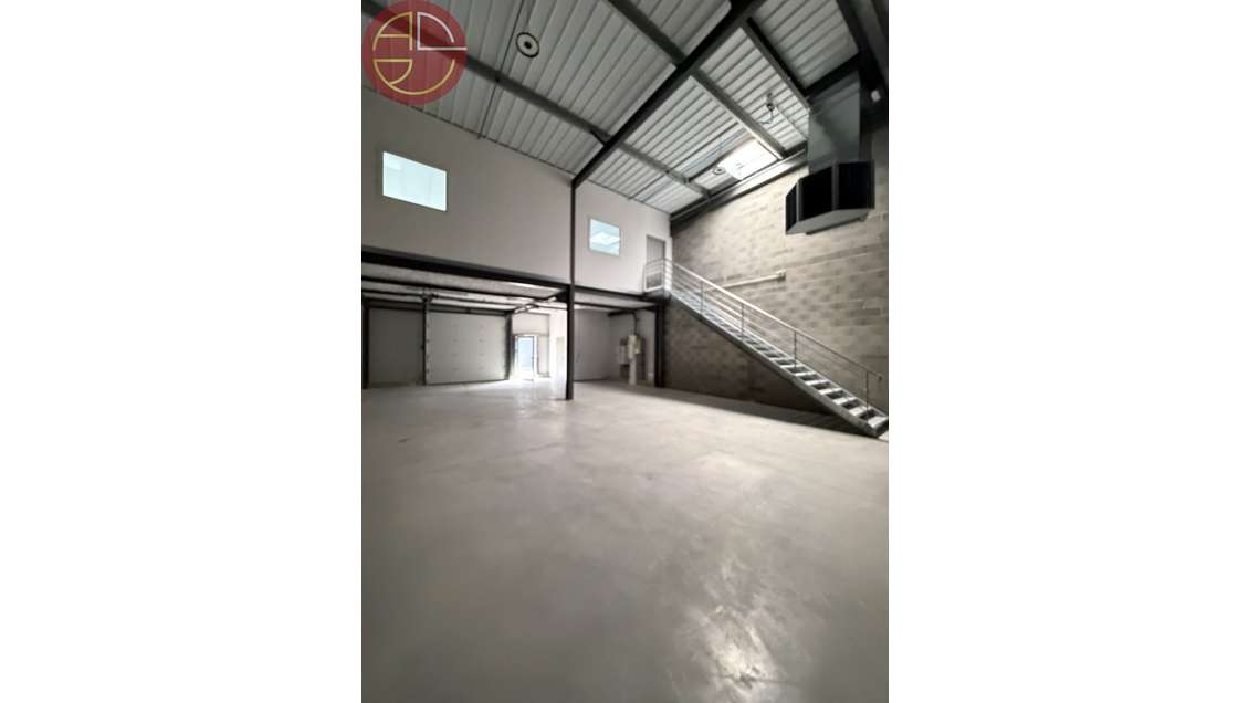 LOCATION CUGNAUX ENTREPOT NEUF 478 m² RE 2020 comp
