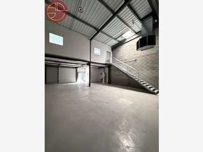 Location entrepôt bureaux de 265m² à Cugnaux