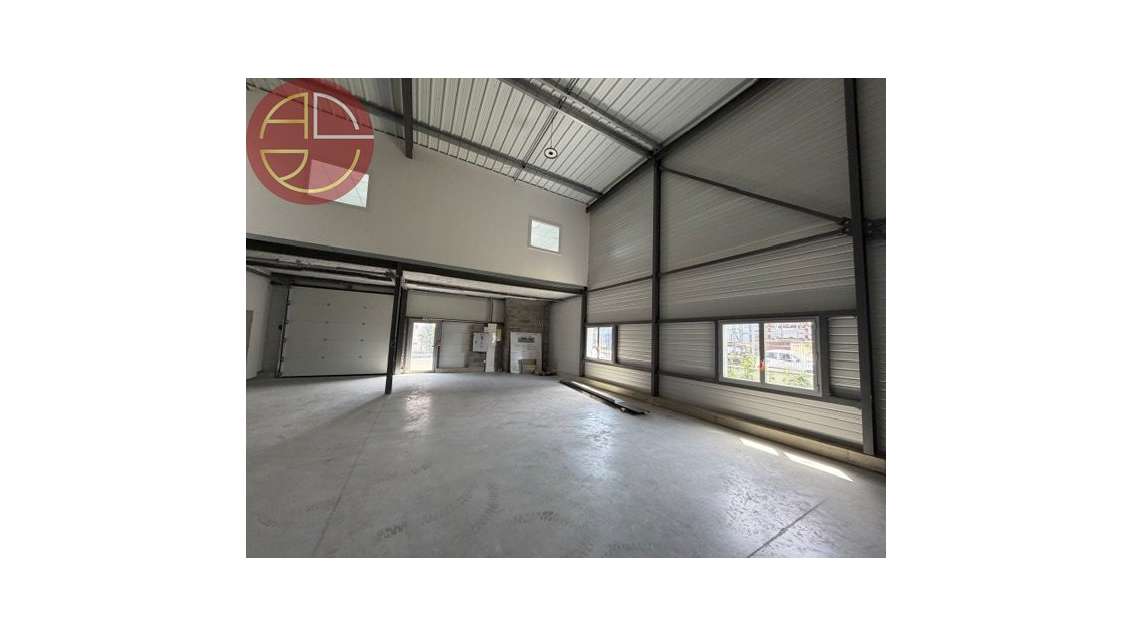 Location entrepôt neuf de 739m² à Cugnaux
