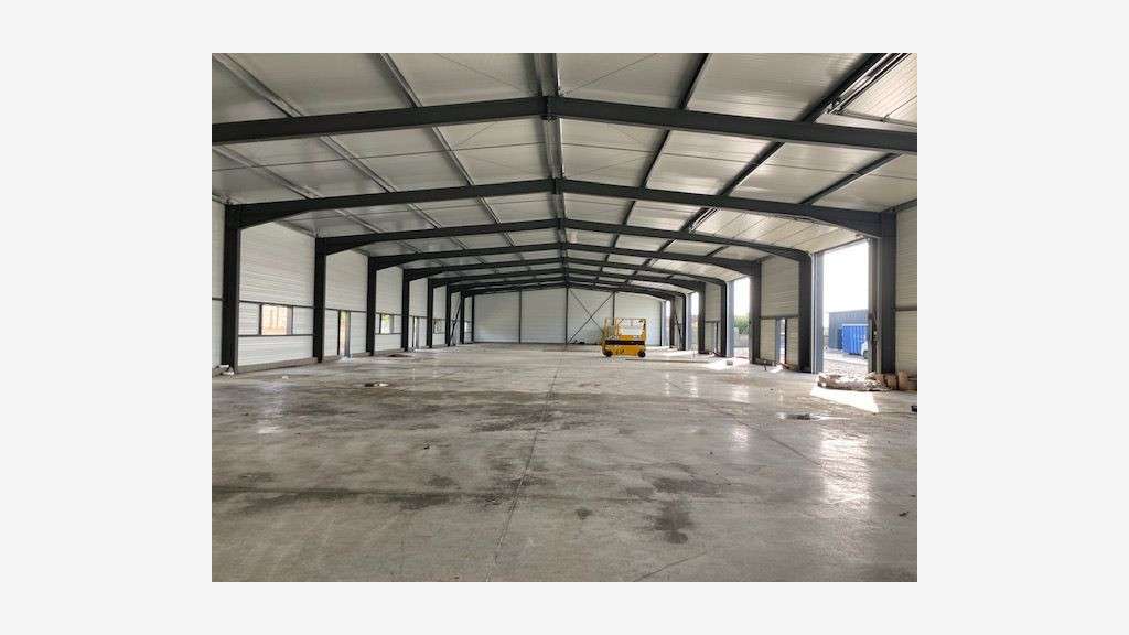 Locaux 1200m² divisibles à louer à Cusset