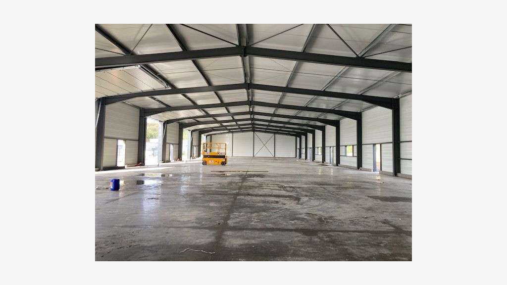 Locaux 1200m² divisibles à louer à Cusset