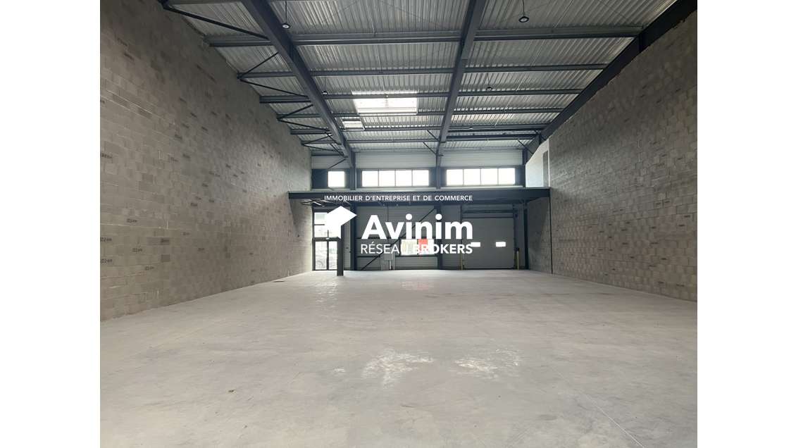 Local d'activité neuf de 565m² à louer à Dagneux