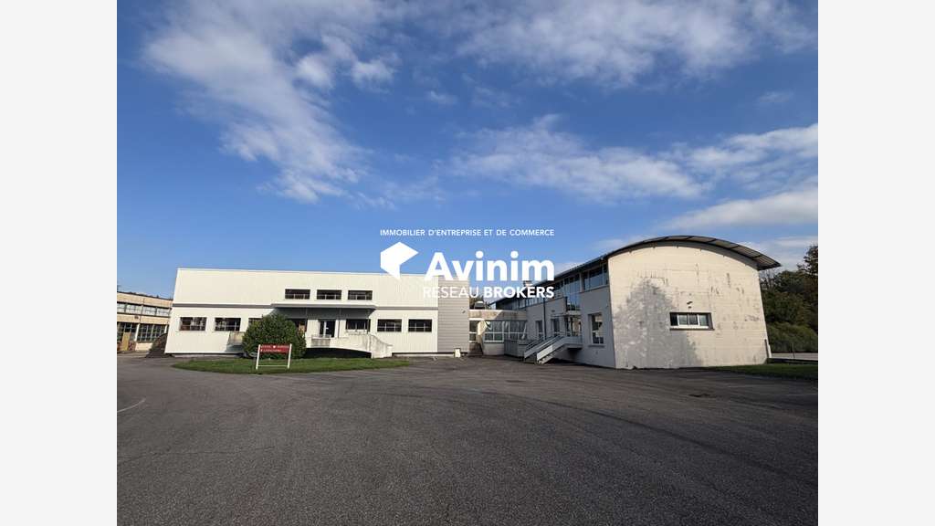 Loue entrepôts bureaux 1000 à 3000m² à Dampierre