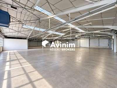Loue entrepôts bureaux 1000 à 3000m² à Dampierre