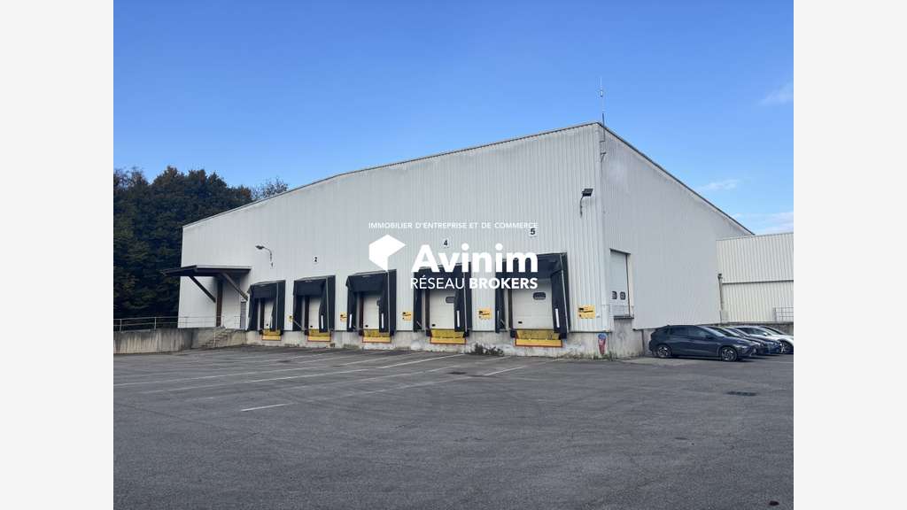 Loue entrepôts bureaux 1000 à 3000m² à Dampierre