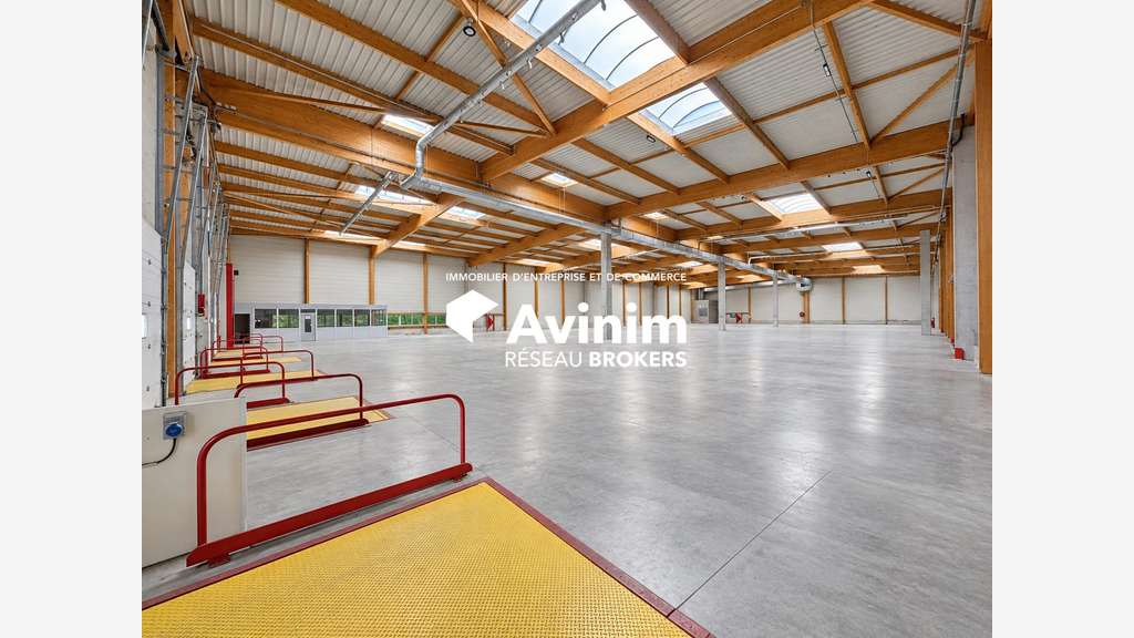 LOCATION ENTREPOTS 1000 A 3000 M2