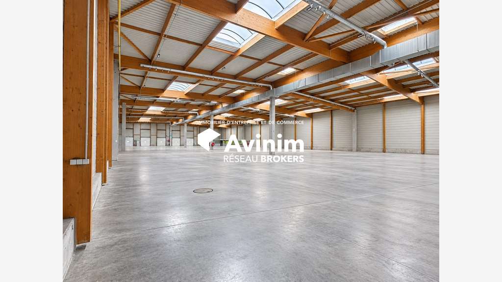 LOCATION ENTREPOTS 1000 A 3000 M2