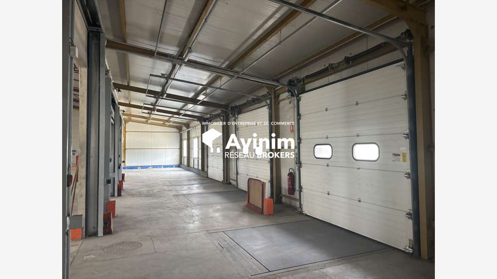 LOCATION ENTREPOTS 1000 A 3000 M2