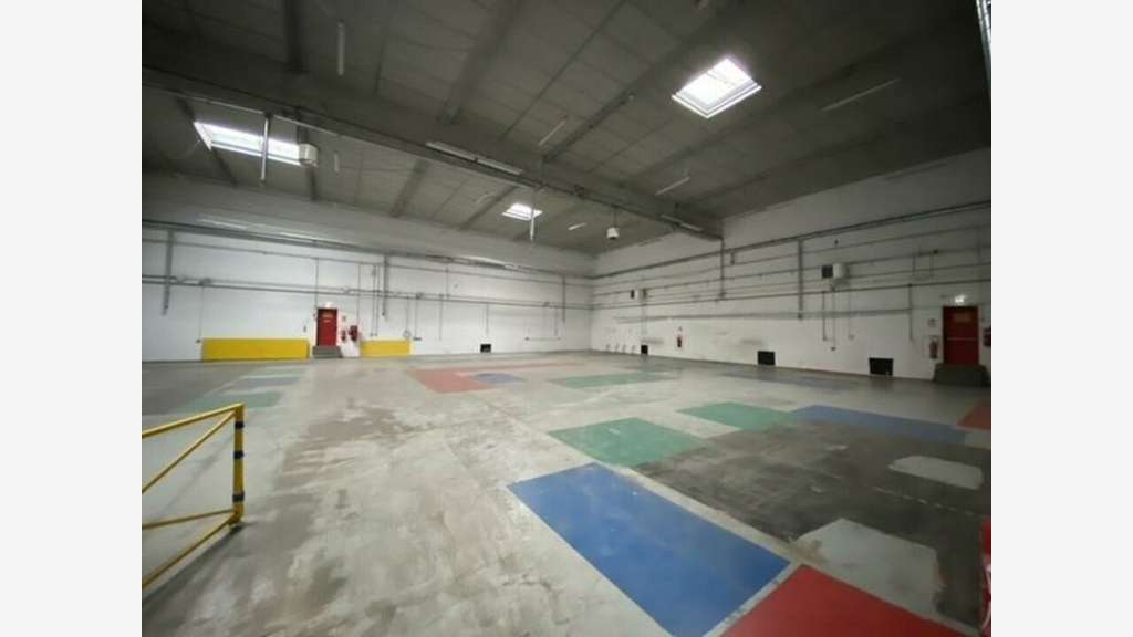 Local d'activité de 3000m² à louer à Danjoutin