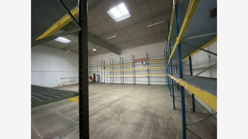Local d'activité de 3000m² à louer à Danjoutin
