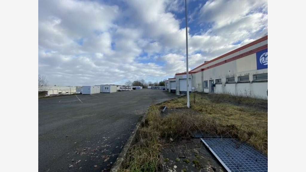 Local d'activité de 3000m² à louer à Danjoutin