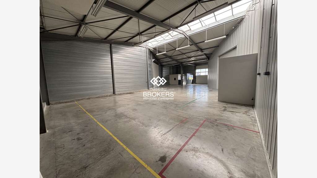 A louer local 1030m² divisible à Dannemarie