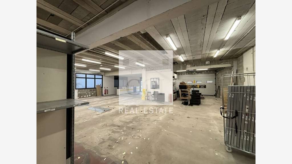 A louer locaux d'activité de 856m² à Dardilly