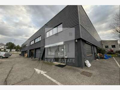 A louer locaux d'activité de 856m² à Dardilly