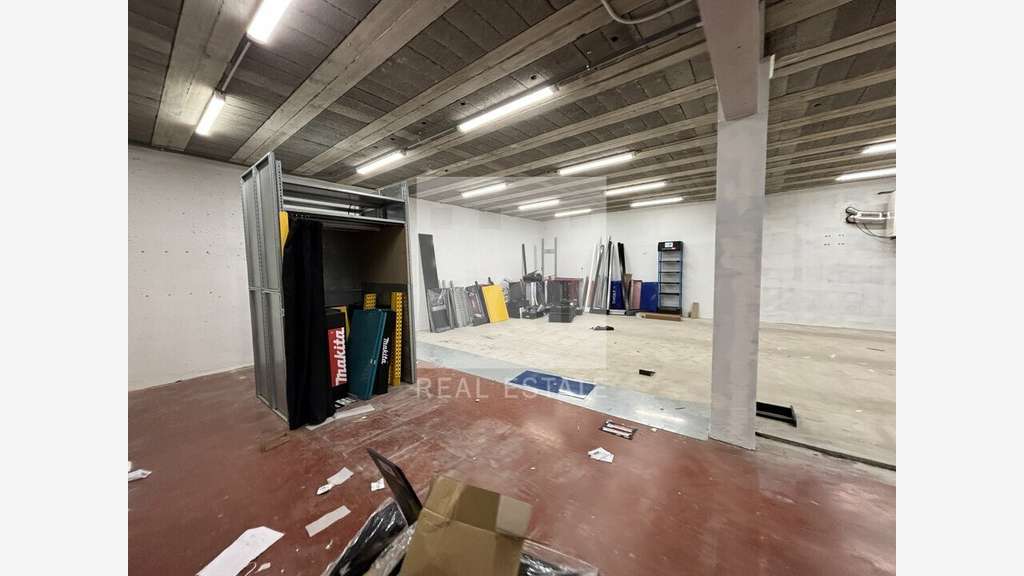 A louer locaux d'activité de 856m² à Dardilly