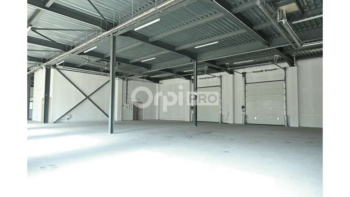 A louer local mixte 686m² à Dardilly