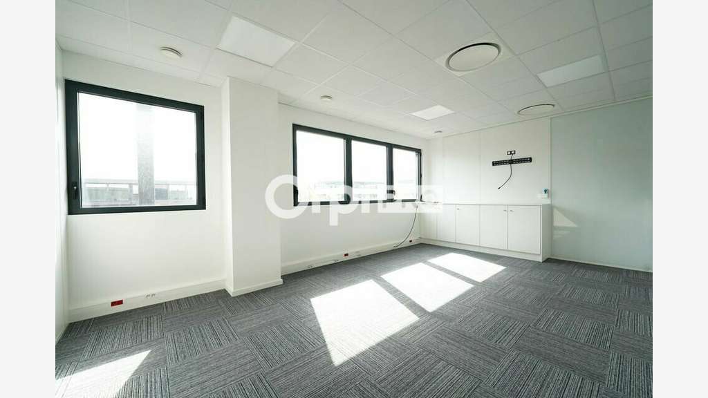 A louer local mixte 686m² à Dardilly