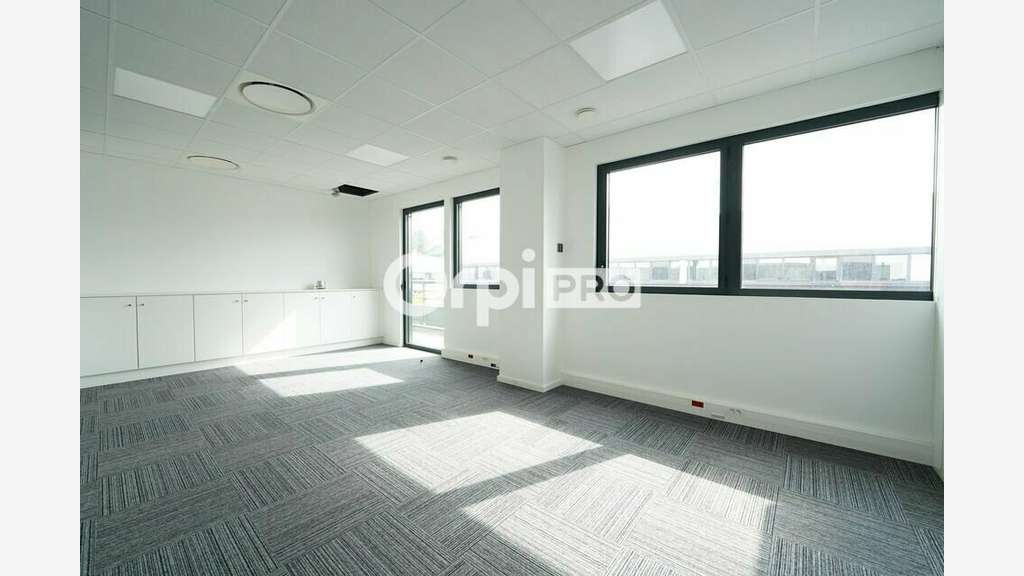 A louer local mixte 686m² à Dardilly