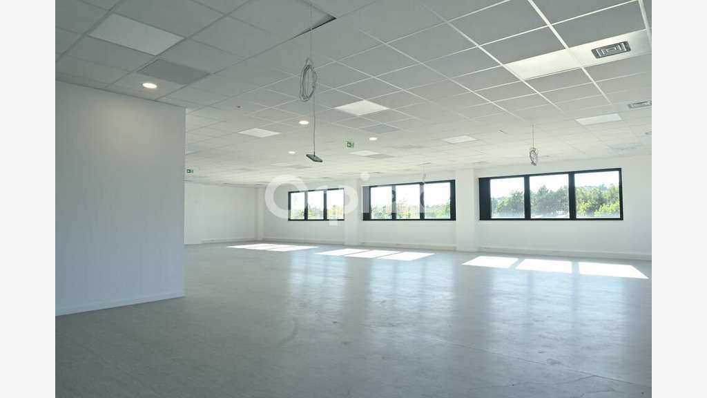 A louer local mixte 686m² à Dardilly