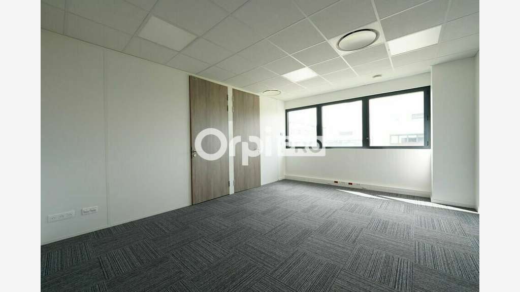 A louer local mixte 686m² à Dardilly