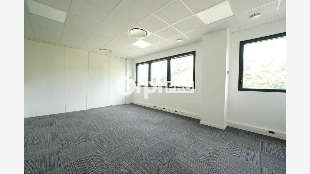 A louer local mixte 686m² à Dardilly