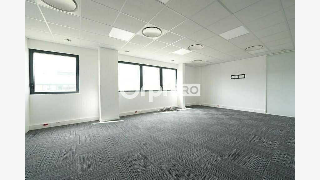 A louer local mixte 686m² à Dardilly
