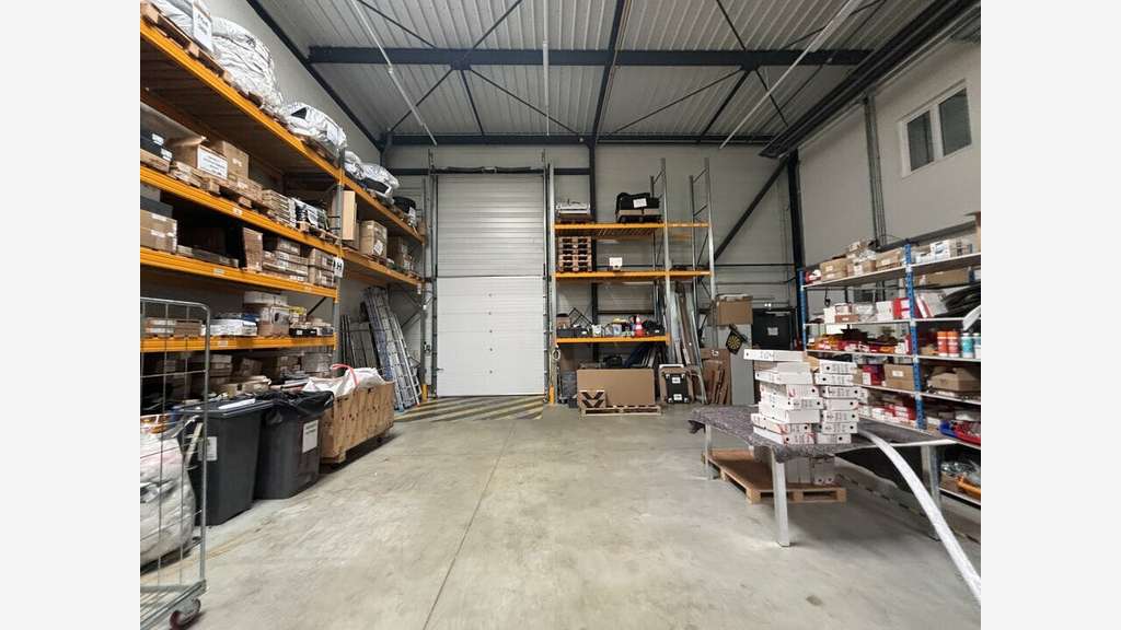 Local d'activité 670m² à louer à Dardilly