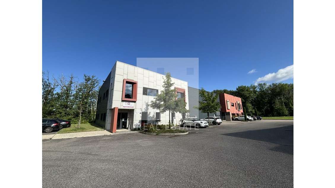 Local d'activité 670m² à louer à Dardilly