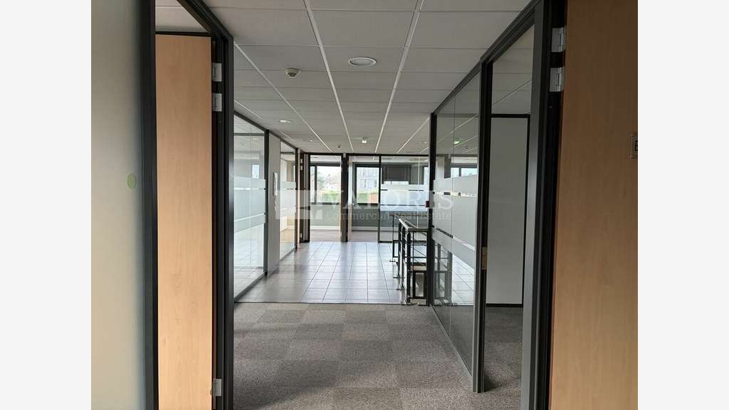 Bâtiment mixte 1854m² à louer à Dardilly