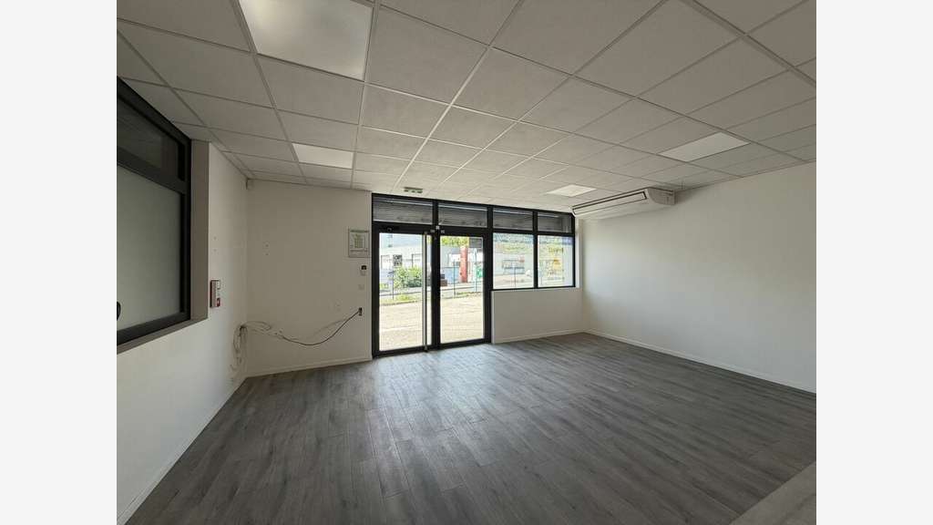 Local d'activité 856m² à louer Dardilly Techlid