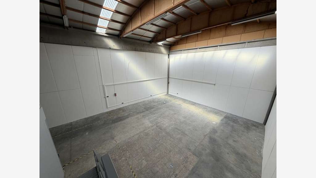 2 locaux de 206m² chacun à louer à Dardilly