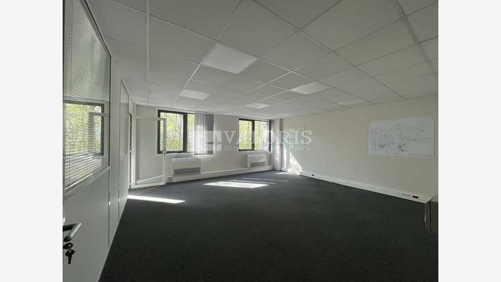 Locaux mixtes de 206 à 540m² à louer à Dardilly