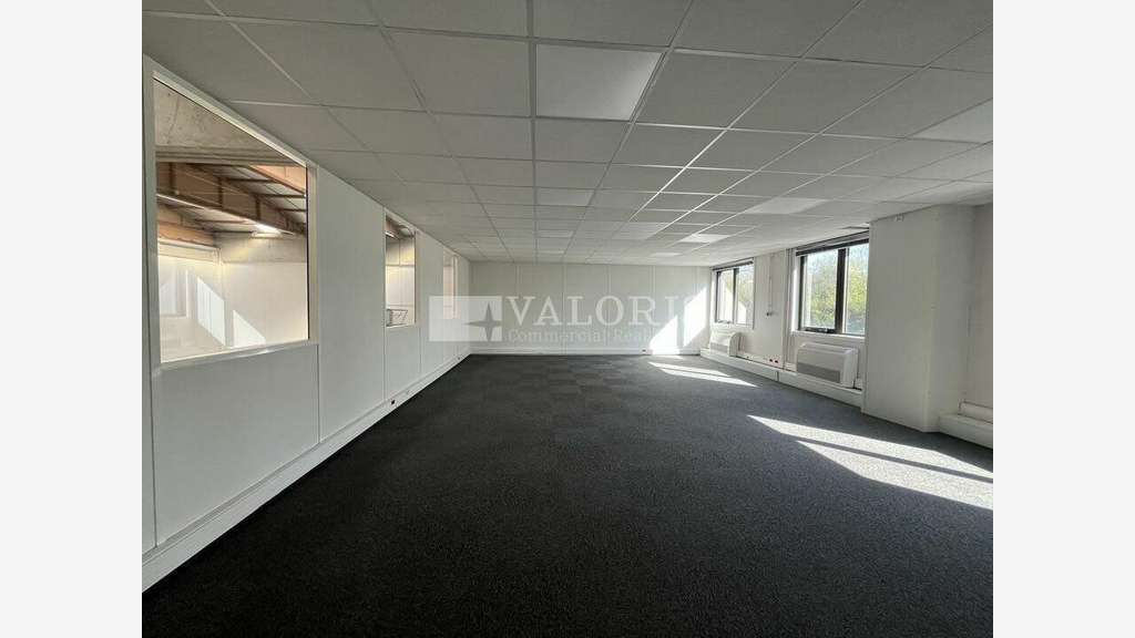 Locaux mixtes de 206 à 540m² à louer à Dardilly