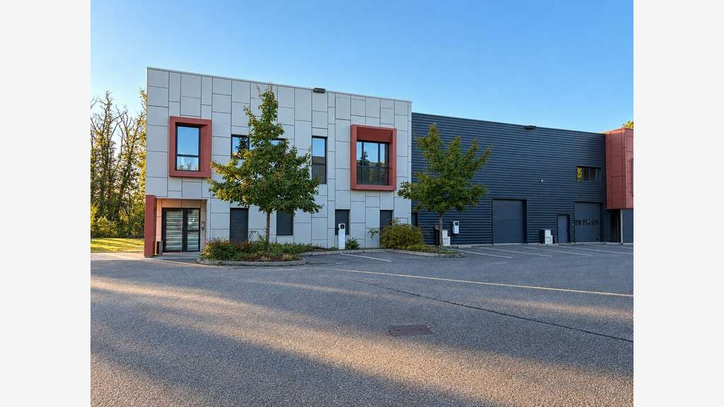 Local d'activité atelier 670m² à louer à Dardilly