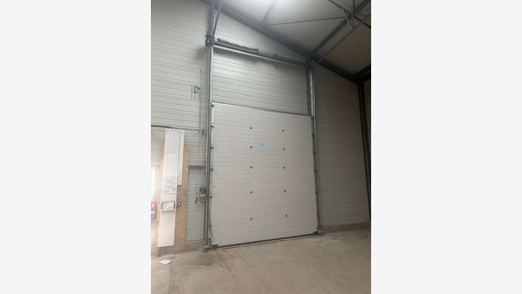 A louer bâtiment d'activité de 350m² à Darvoy