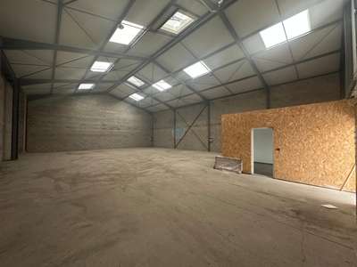 A louer bâtiment d'activité de 350m² à Darvoy