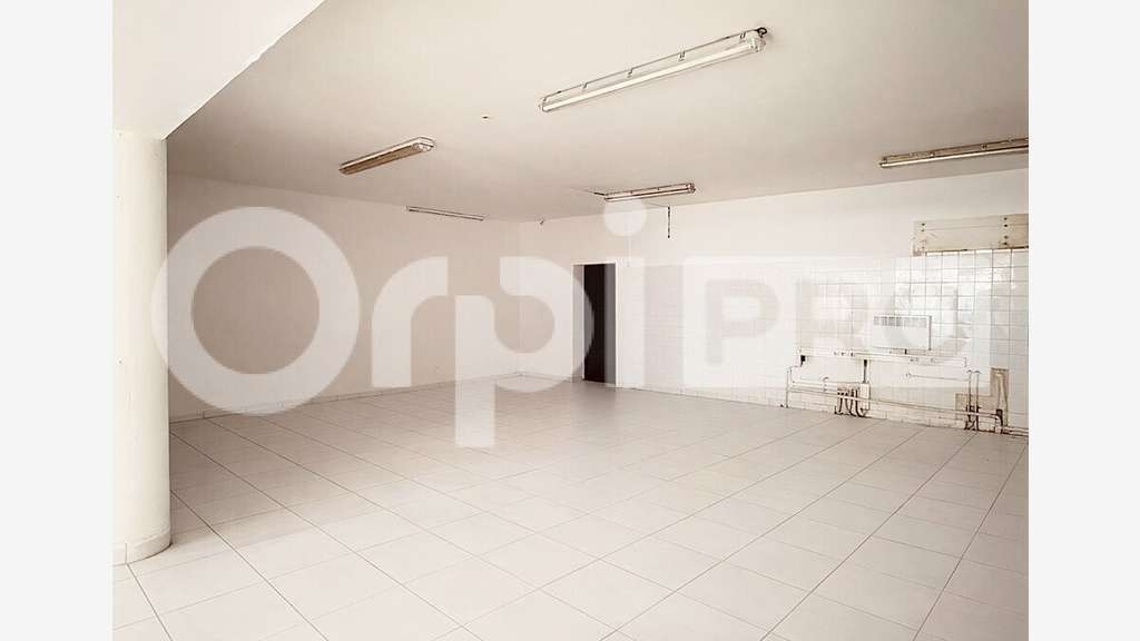 A louer local pro 170m² quartier très passant Dax