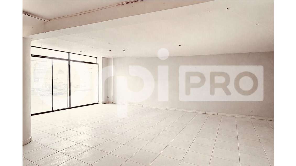 A louer local pro 170m² quartier très passant Dax