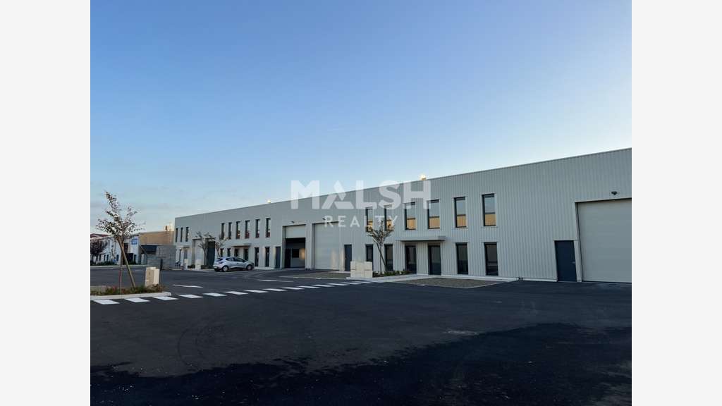 Local d'activités 325m² à louer à Décines-Charpieu